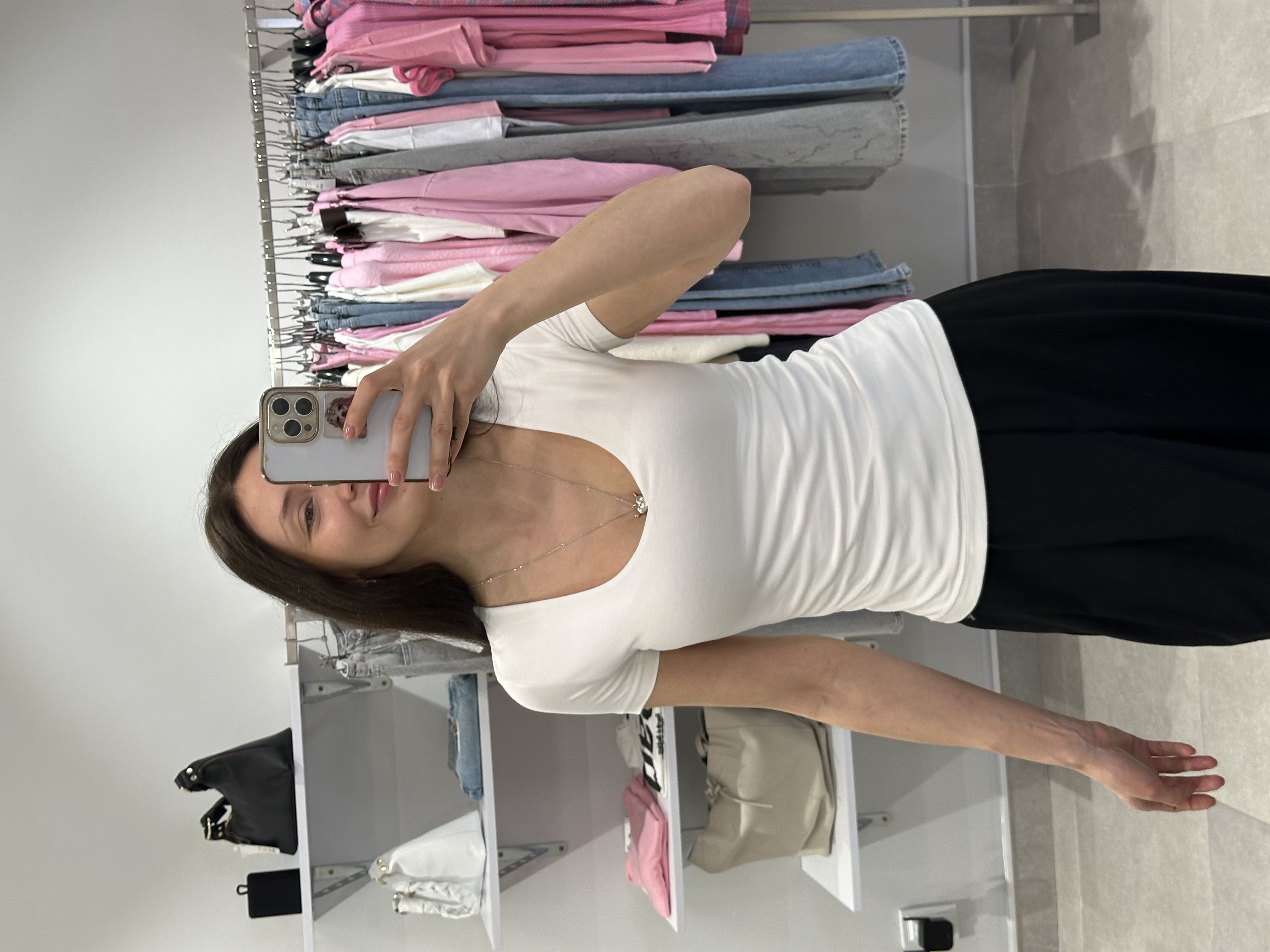 Футболка силуетна V-виріз 5191 білий