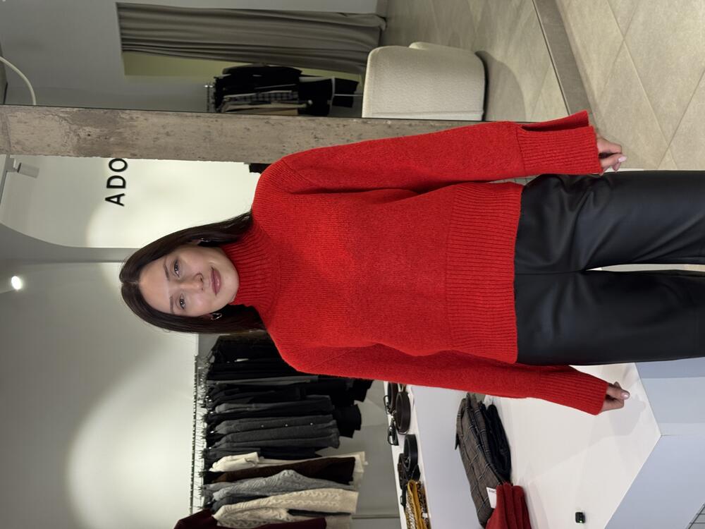 Светр TK231111 з горловиною 