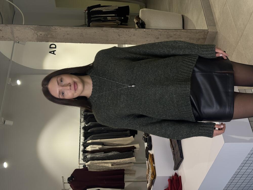 Светер крупної в'язки зелений