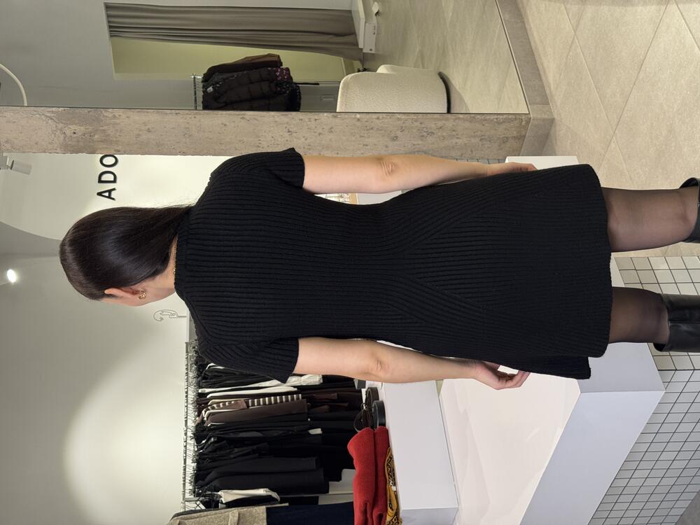 Сукня тепла з акцентом на талії короткий рукав чорний, one size