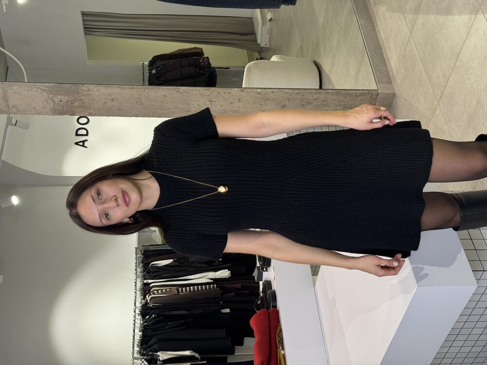 Сукня тепла з акцентом на талії короткий рукав 