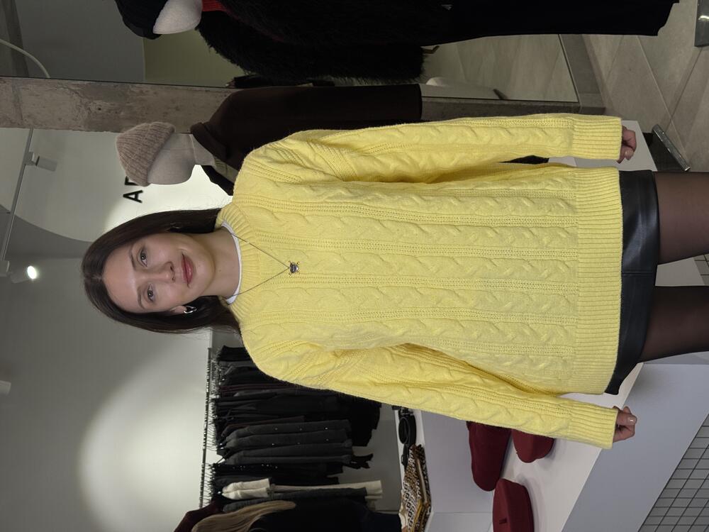 Светр вільного крою косичка жовтий