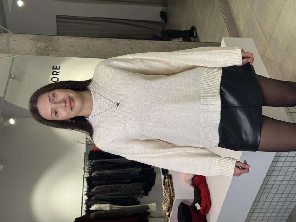 Светр базовий minimalist yet молочний