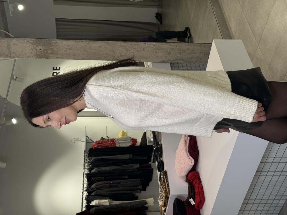 Светр базовий minimalist yet молочний, one size