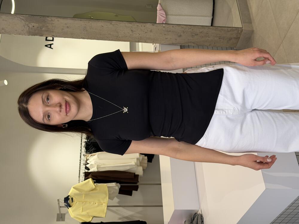 Асиметрична футболка зі збіркою 